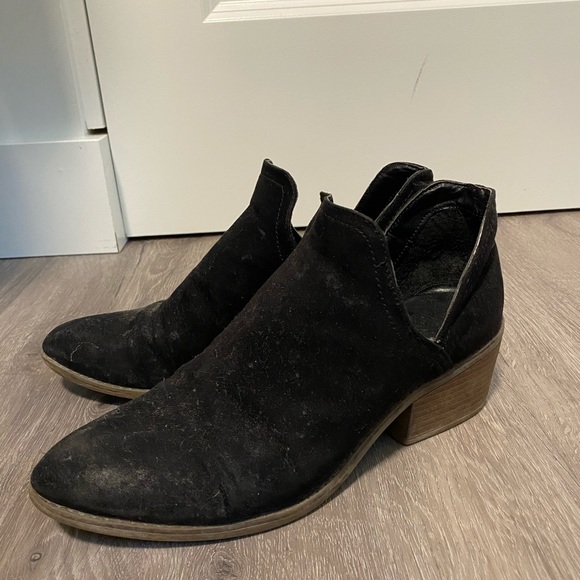 Ankle cut-out black booties - Picture 2 of 2